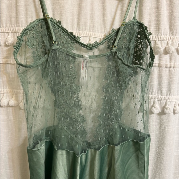 FLORA NIKROOZ Showstopper Charmeuse Chemise in Forest Green Slip Dress Medium - Picture 10 of 11